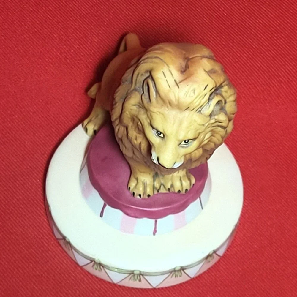 Circus Royale Ceramic Lion Figurine 1983